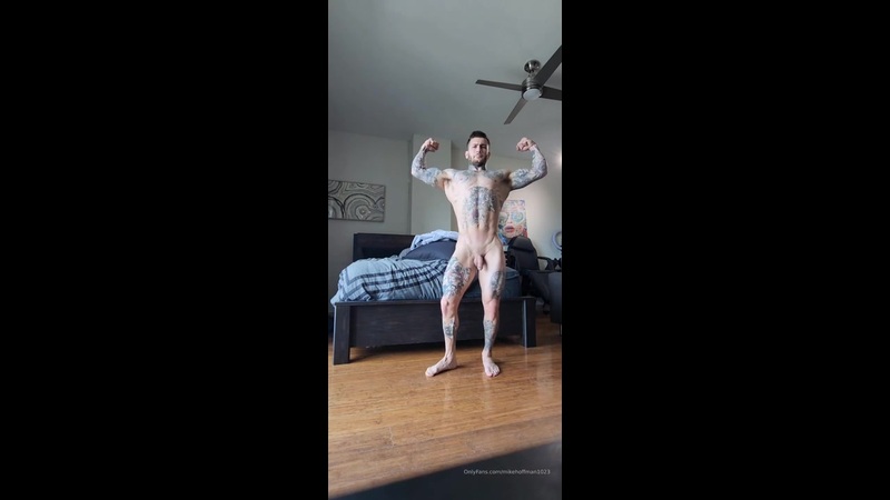 Doing a quick nude workout and showing off my muscles – Michael Hoffman (mikehoffman1023)